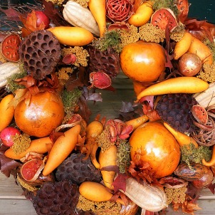Williamsburg gourd wreath