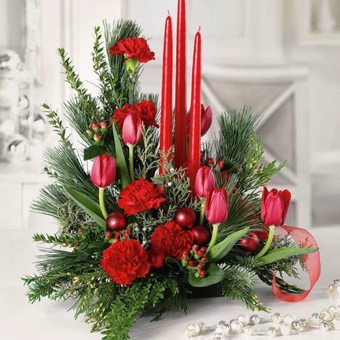 red holiday centerpiece